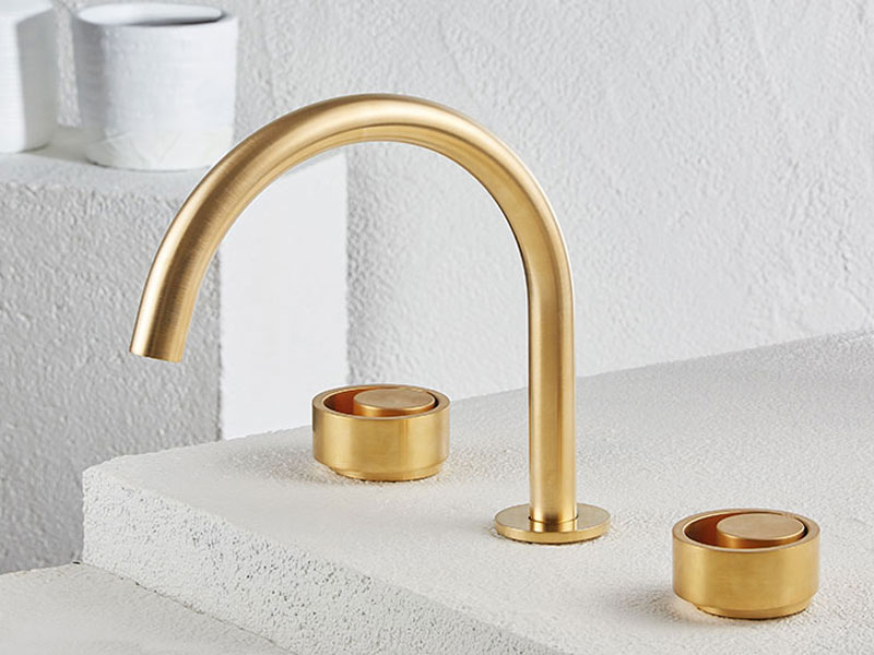 https://www.ciemmeagencies.com/wp-content/uploads/2019/12/gold-faucet-bathroom-italian-design-armando-vicario-home.jpg